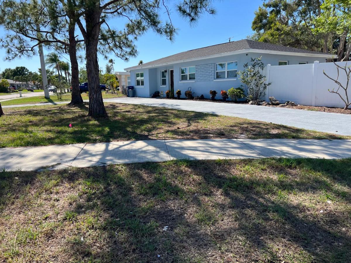 Hostal Beach Vacation Mode Bradenton Exterior photo