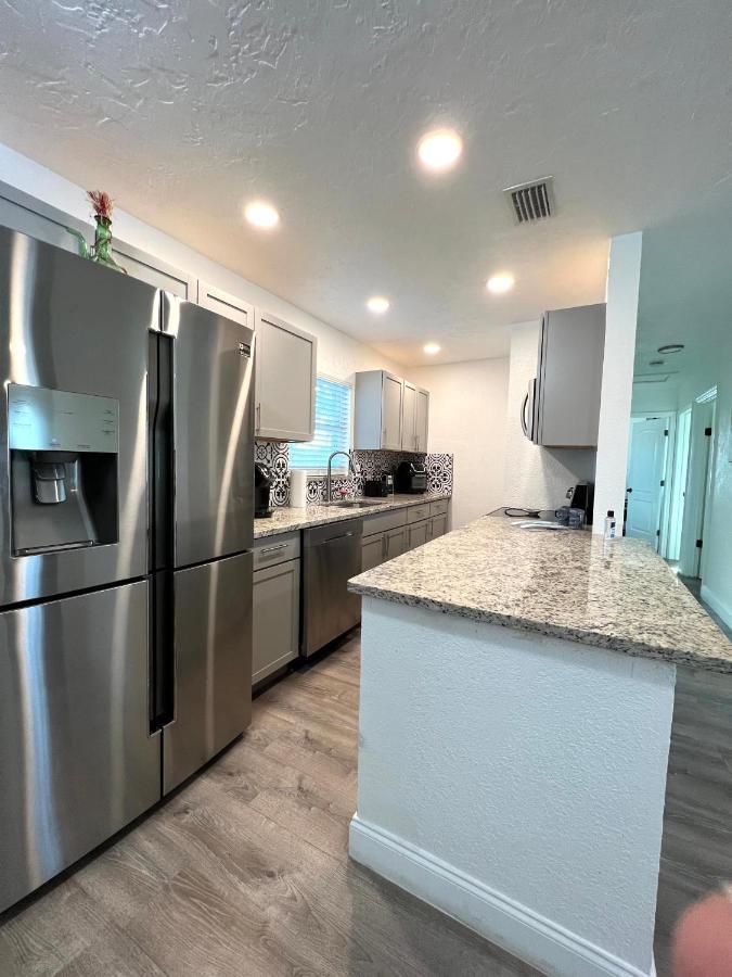 Hostal Beach Vacation Mode Bradenton Exterior photo